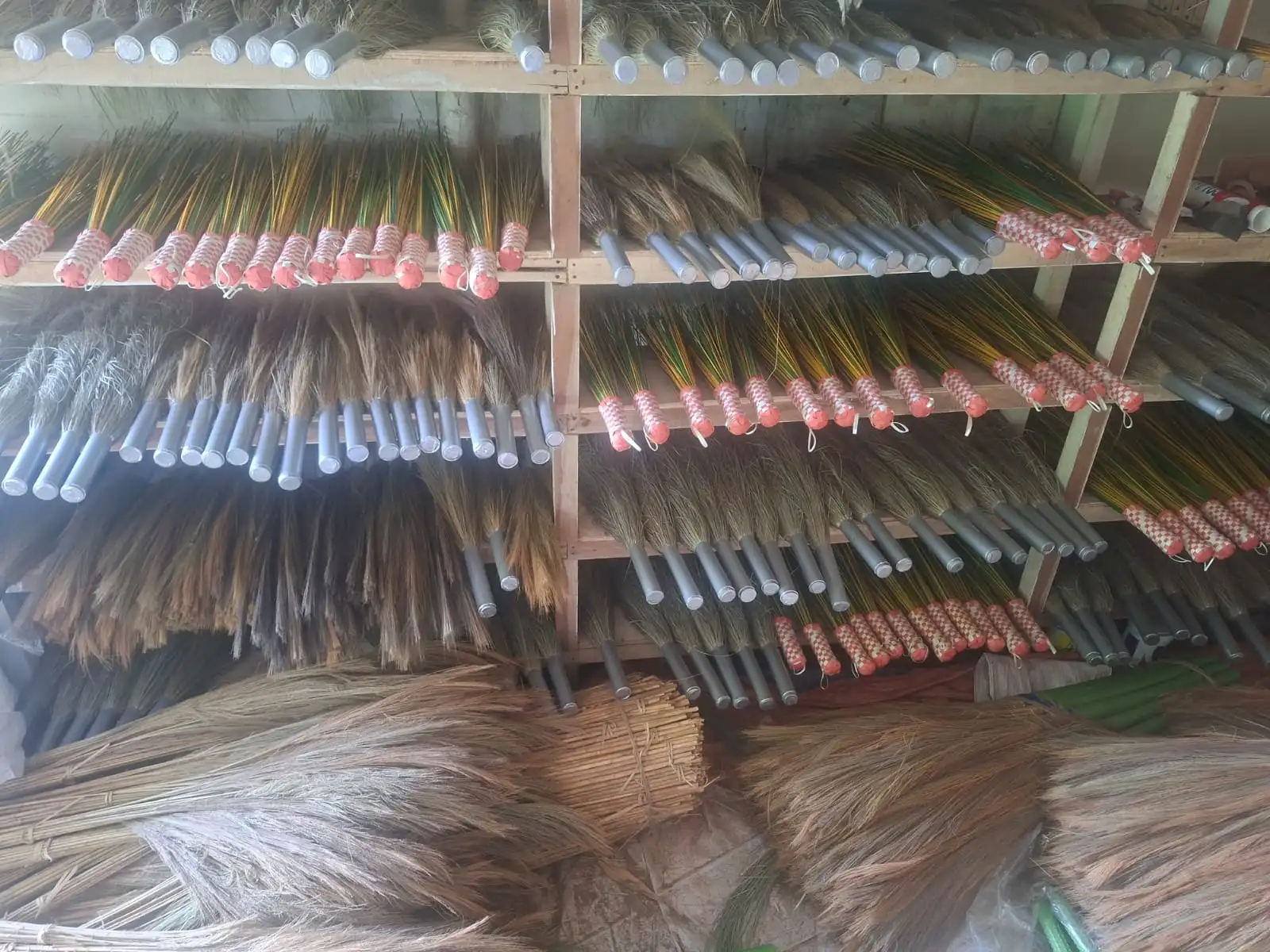 কারখানার ভেতরের দৃশ্য